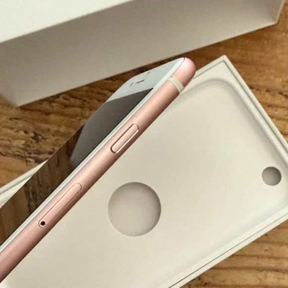 6SApple iPhone Rose Gold Cell Phone